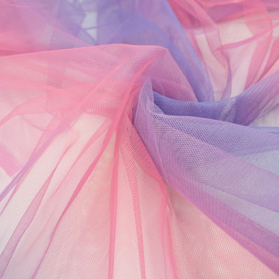 De textiel Genaaide Hand plooide de In reliëf gemaakte Kant Gelaagde Stof van Tulle