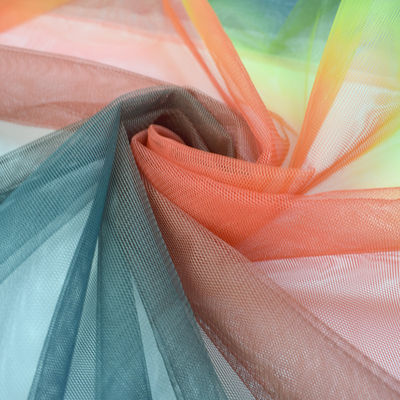 De Stoffen100% PolyesterTextile Stoffen van Tulle van de rekillusie Zachte