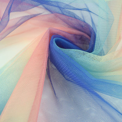 De Stoffen100% PolyesterTextile Stoffen van Tulle van de rekillusie Zachte