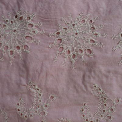 De zachte van het Katoenen van de Kledings Witte Geborduurde Stevige Kleur Textiel Stoffenkledingstuk