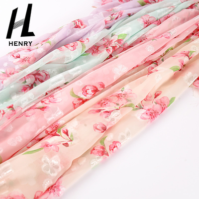 De buitensporige Zachte Hand van Polyestertulle Mesh Fabric For Lady Dress voelt